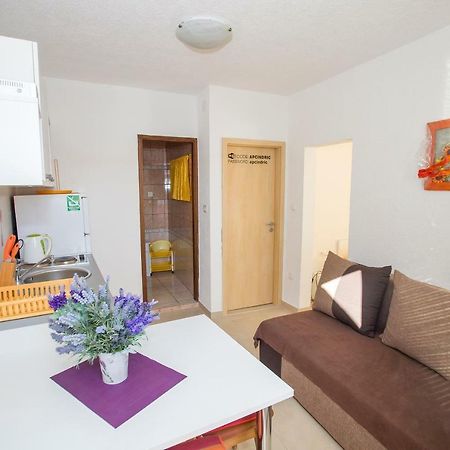 Apartmani Cindric Karlobag Exterior foto